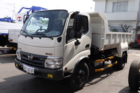 2,8 M3 Dump Truck - Hino XZU342L