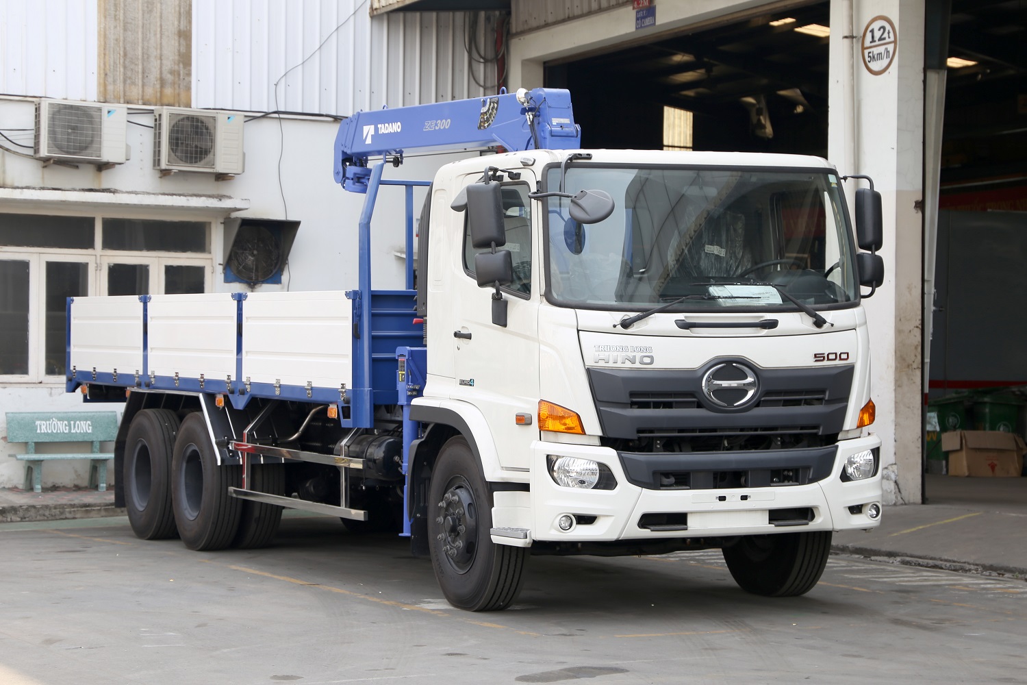 Xe tải cẩu Hino 15 tấn - Cần cẩu Tadano ZE304MH