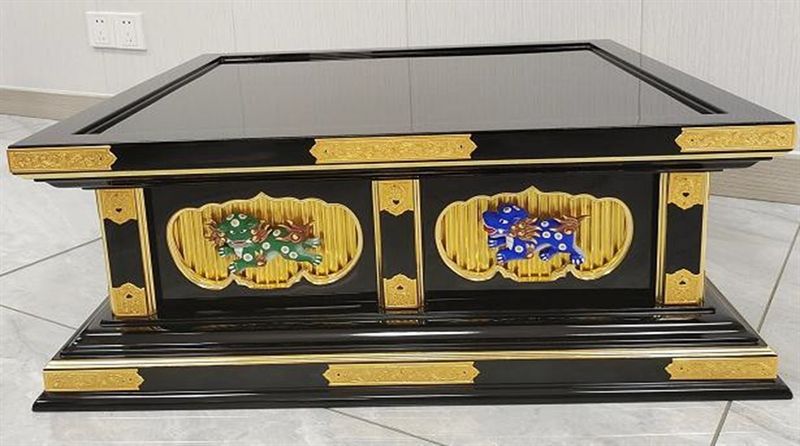 Bệ ban thờ gỗ Bách Sư Tử song hành dát vàng 24k