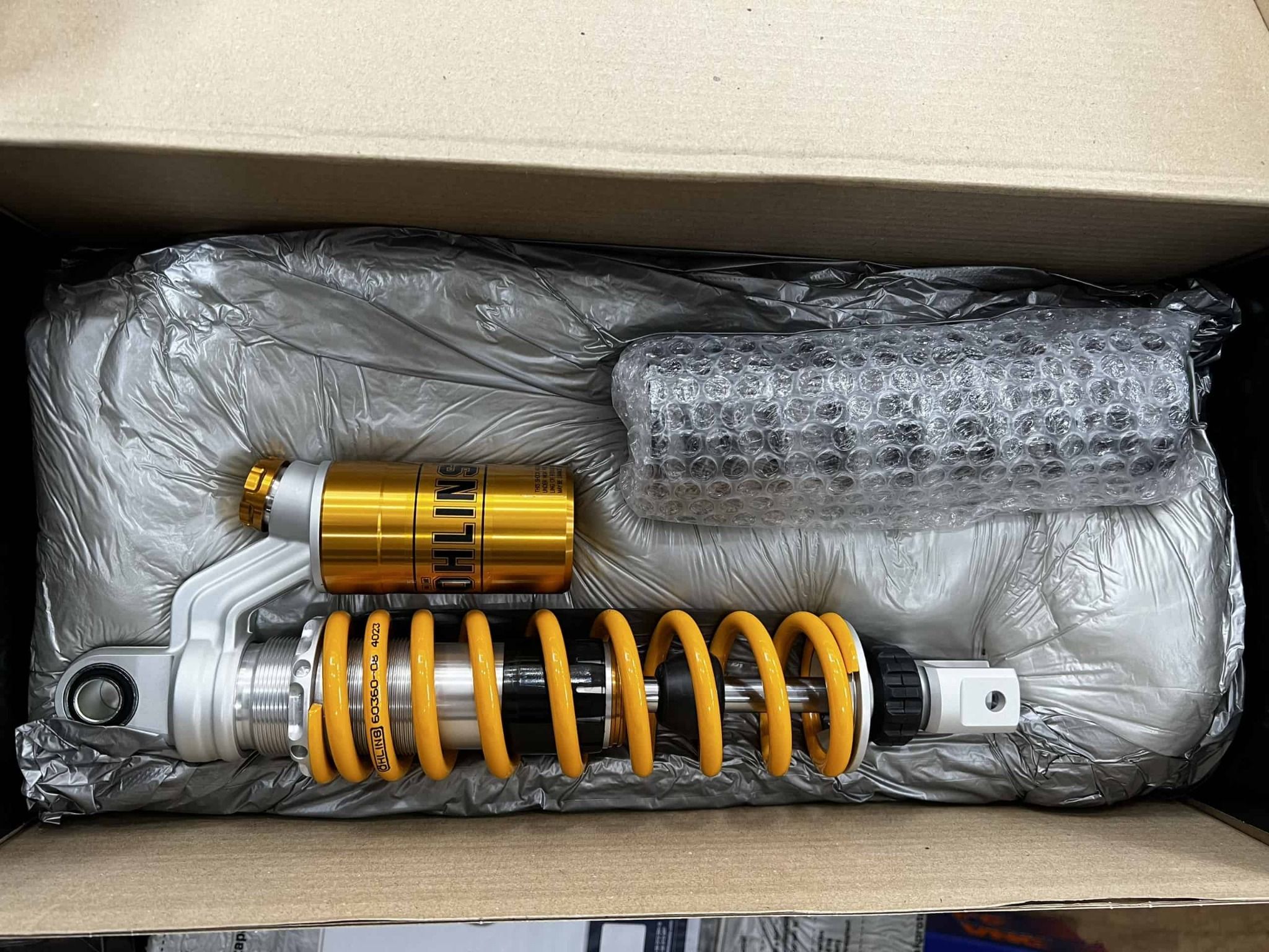  Phuộc Ohlins HO811 Vario / Click Bình Dầu Trên 