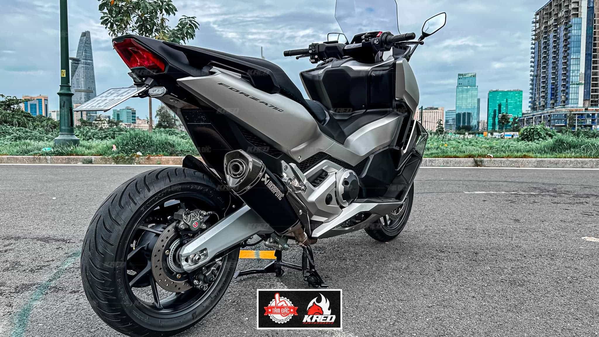 Pô Akrapovic Titanium cho Forza 750