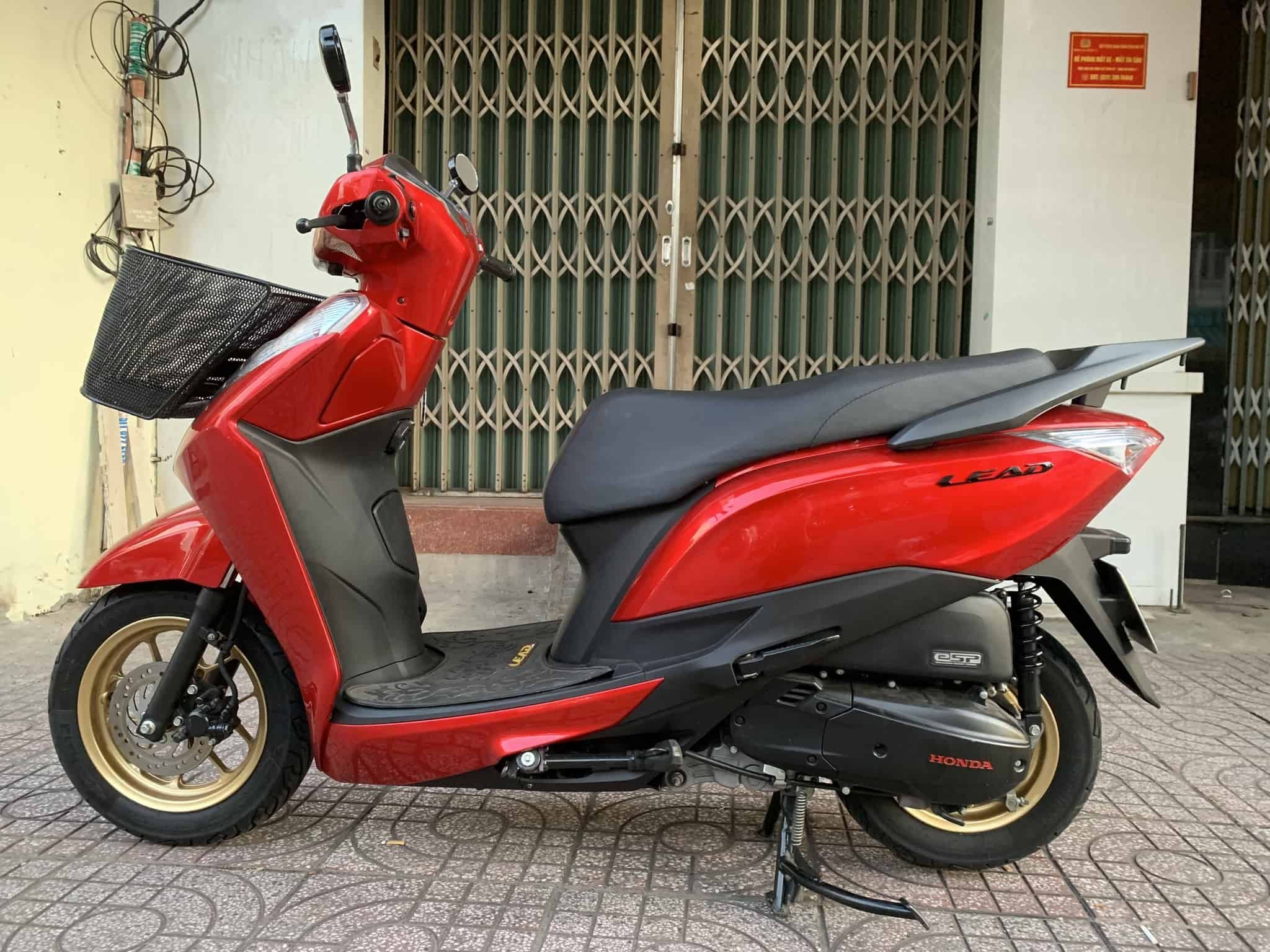 Sơn dàn áo xe Lead