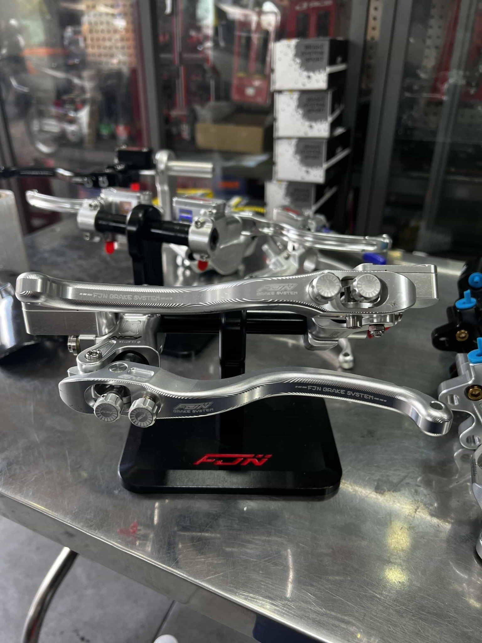 Tay thắng FJN EX12 bên trái