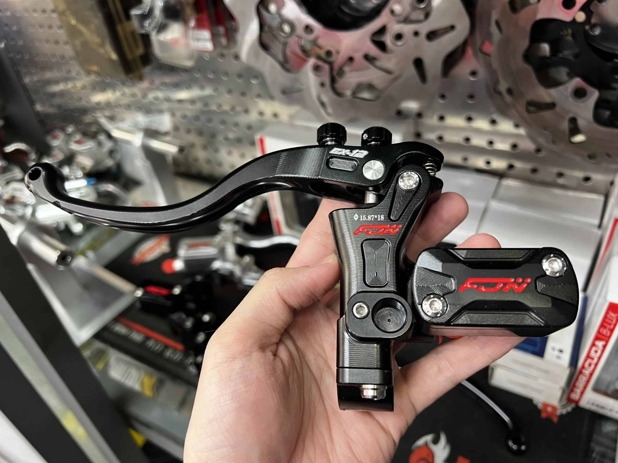 Tay thắng FJN EX12 bên trái