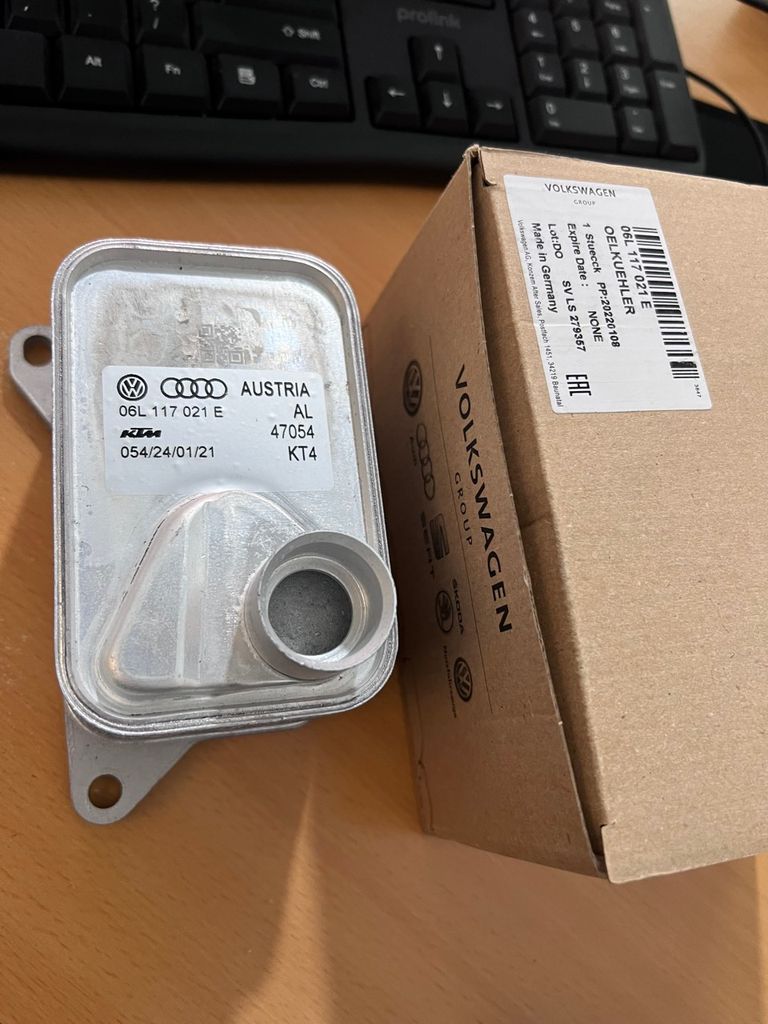 Két sinh hàn,két làm mát dầu Audi A3, A4, A5, Q5, A1, TT Roadster, A6, Q3, TT, A7, Volkswagen Golf, Polo, Beetle, Passat, Scirocco, Touran. Hàng Audi China, đời 2014 - 2022. Mã 06L117021E, 06L117021C, 06J117021J, 06L117021D .