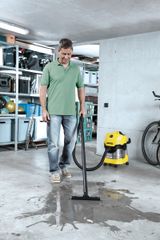 Máy hút bụi khô & ướt hiệu Karcher, WD 4 S