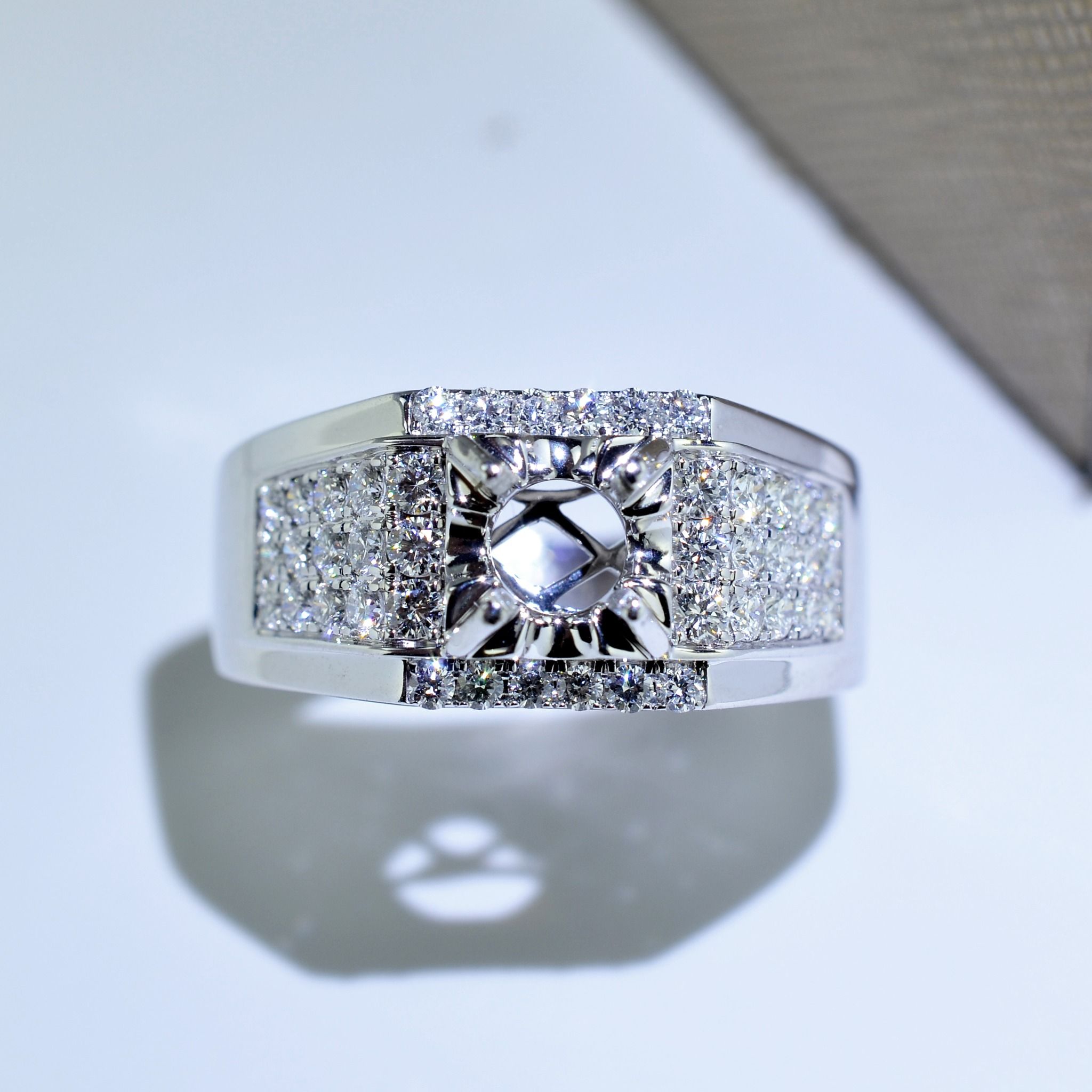  MALE DIAMOND RING 1815 6.0MM (NHẪN NAM KIM CƯƠNG 1815 Ổ CHỦ 6.0LI) 