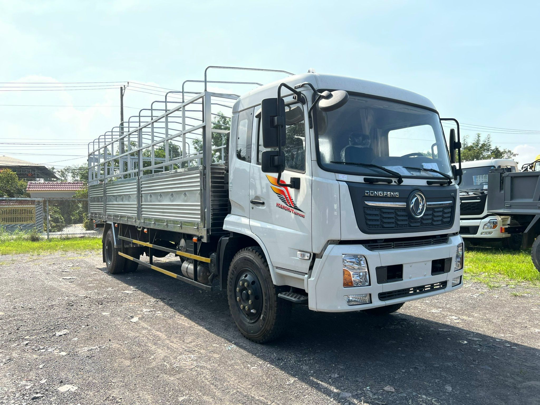 XE TẢI DONGFENG B180 9,1 TẤN THÙNG DÀI 7.5 MÉT