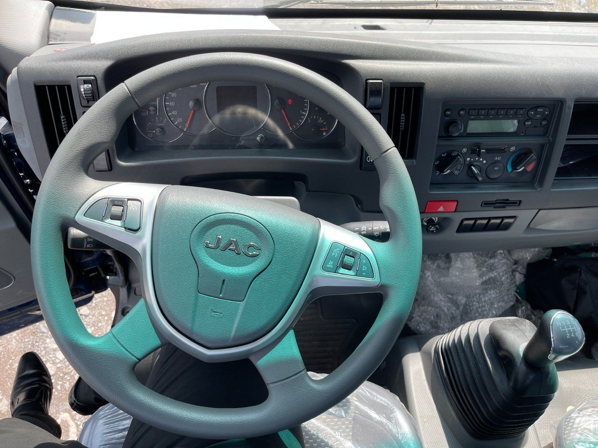 XE TẢI JAC N900s 9,4 TẤN THÙNG LỬNG 7 MÉT