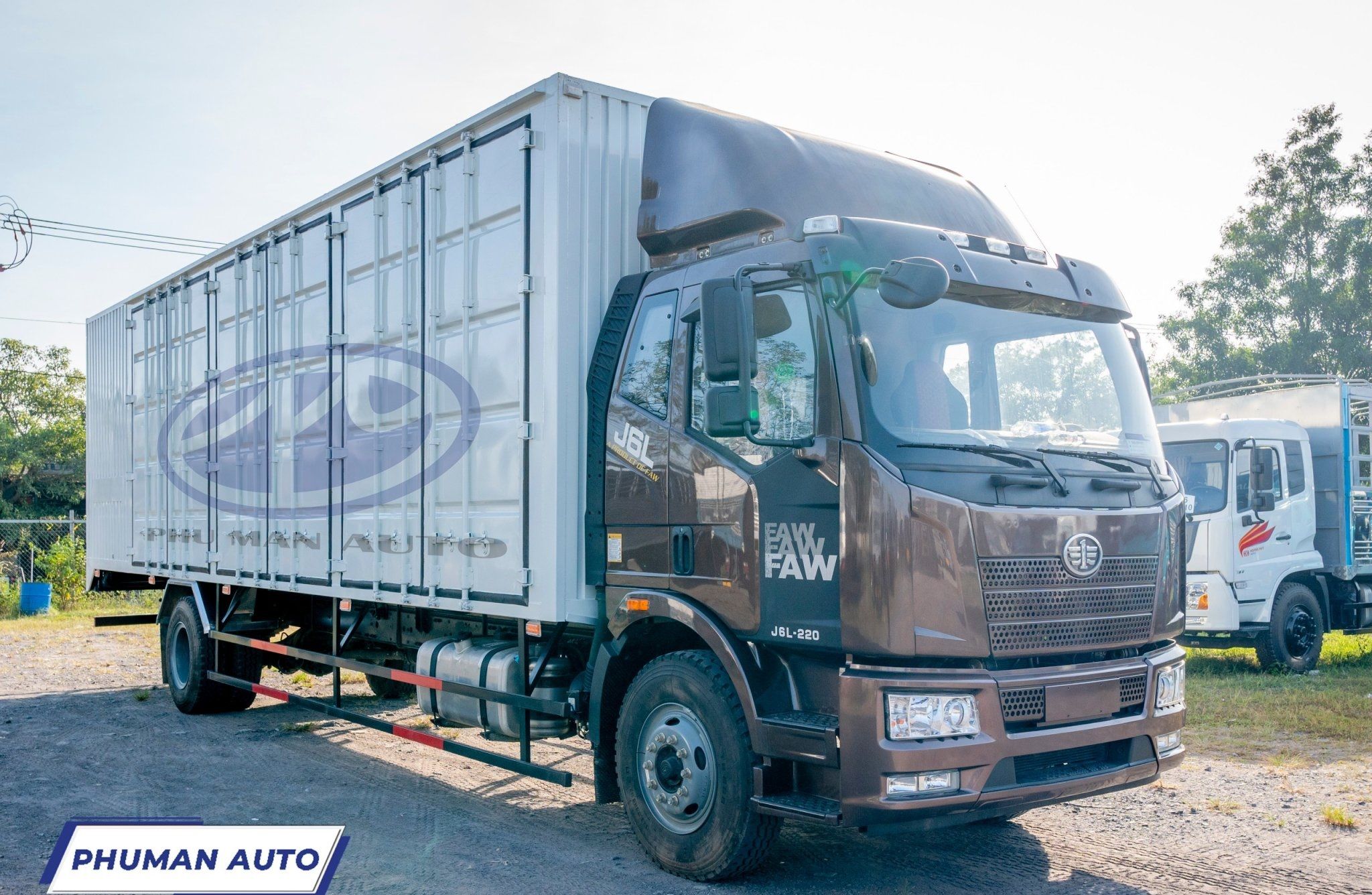 XE TẢI FAW J6L220 THÙNG CHỞ PALLET CHỨA CẤU KIỆN ĐIỆN TỬ