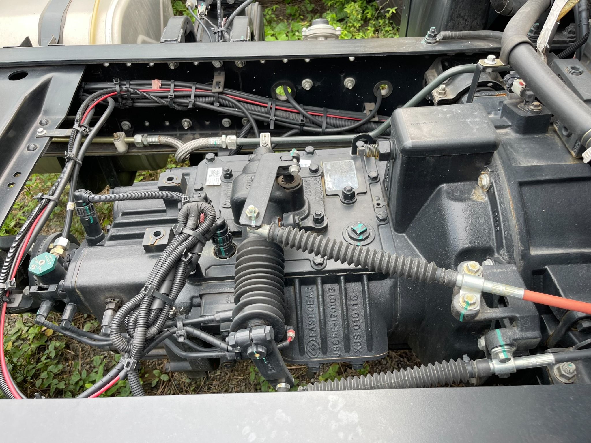 XE TẢI DONGFENG B180 8 TẤN THÙNG KÍN DÀI 9.7 MÉT