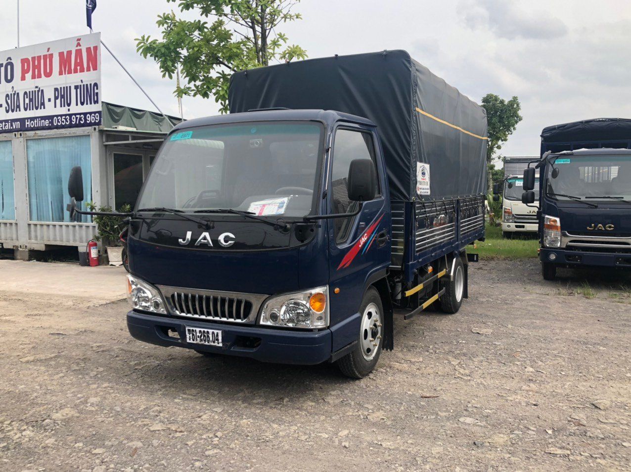 XE TẢI JAC 2.4 TẤN THÙNG DÀI 3.7 MÉT (JAC L240)