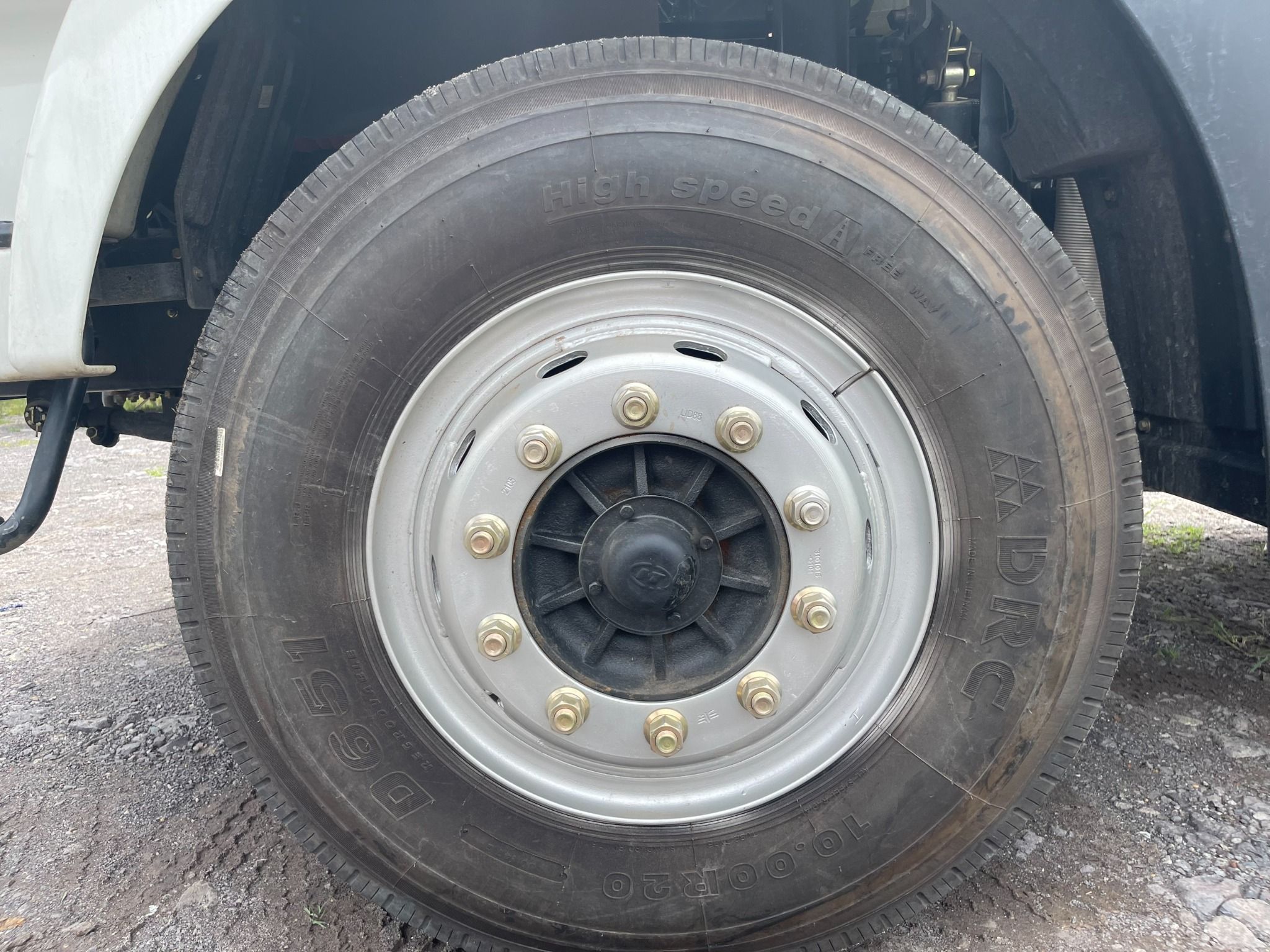 XE TẢI GP FAW 7.2 TẤN THÙNG KÍN DÀI 9.7 MÉT