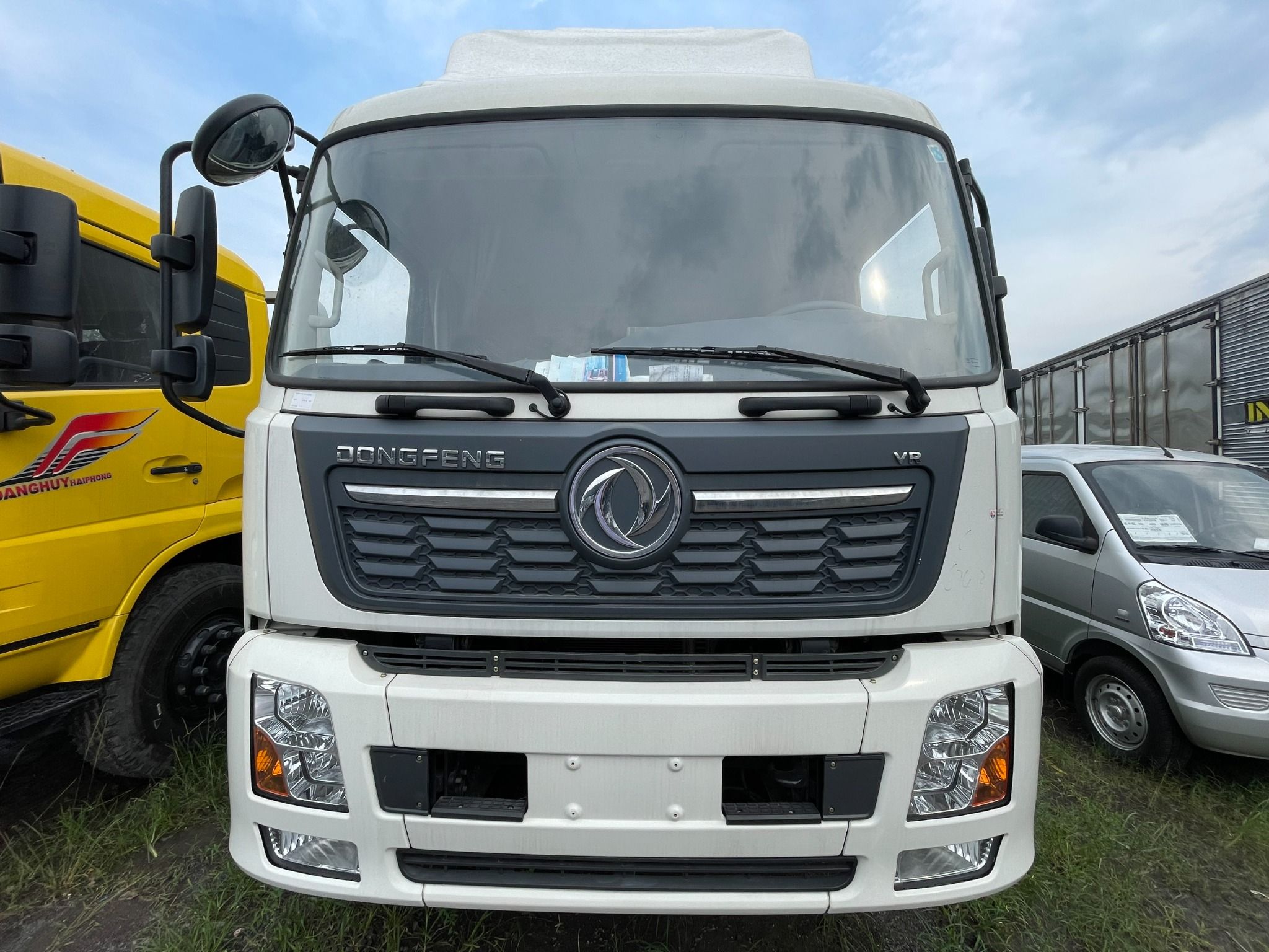 XE TẢI DONGFENG B180 8 TẤN THÙNG DÀI 9.5 MÉT