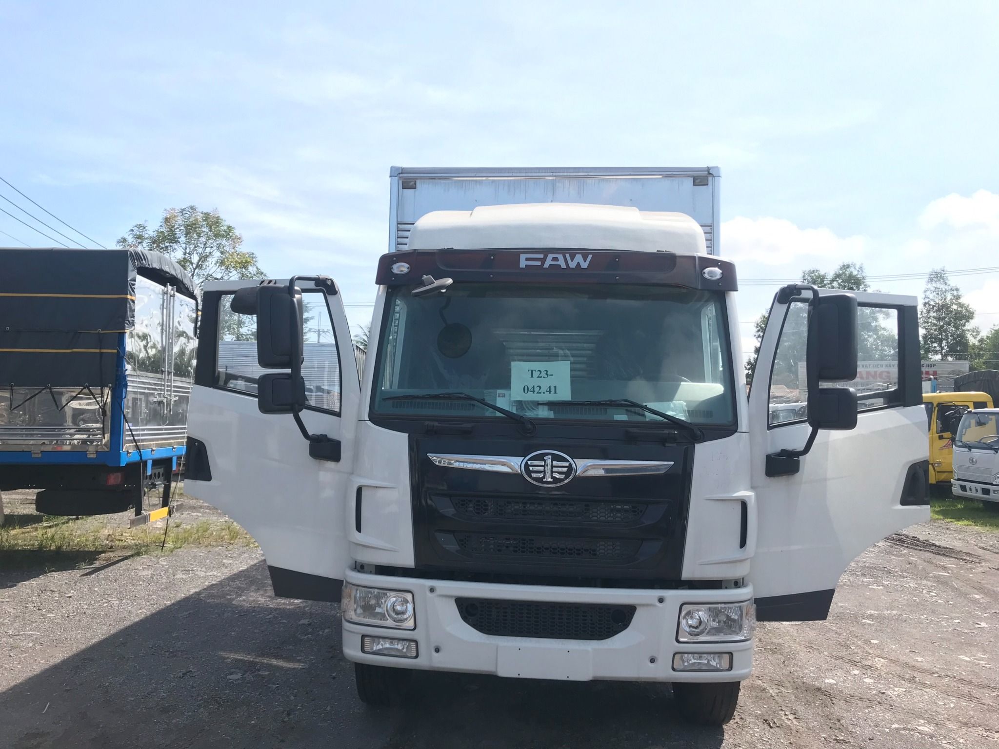 XE TẢI GP FAW 8.1 TẤN THÙNG KÍN 8.3 MÉT