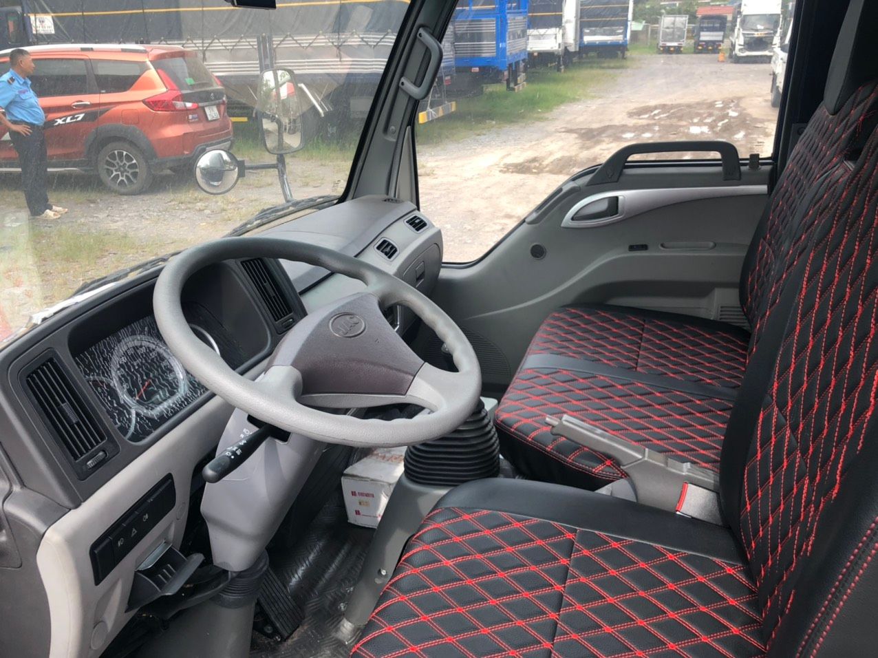XE TẢI JAC 2.4 TẤN THÙNG DÀI 3.7 MÉT (JAC L240)