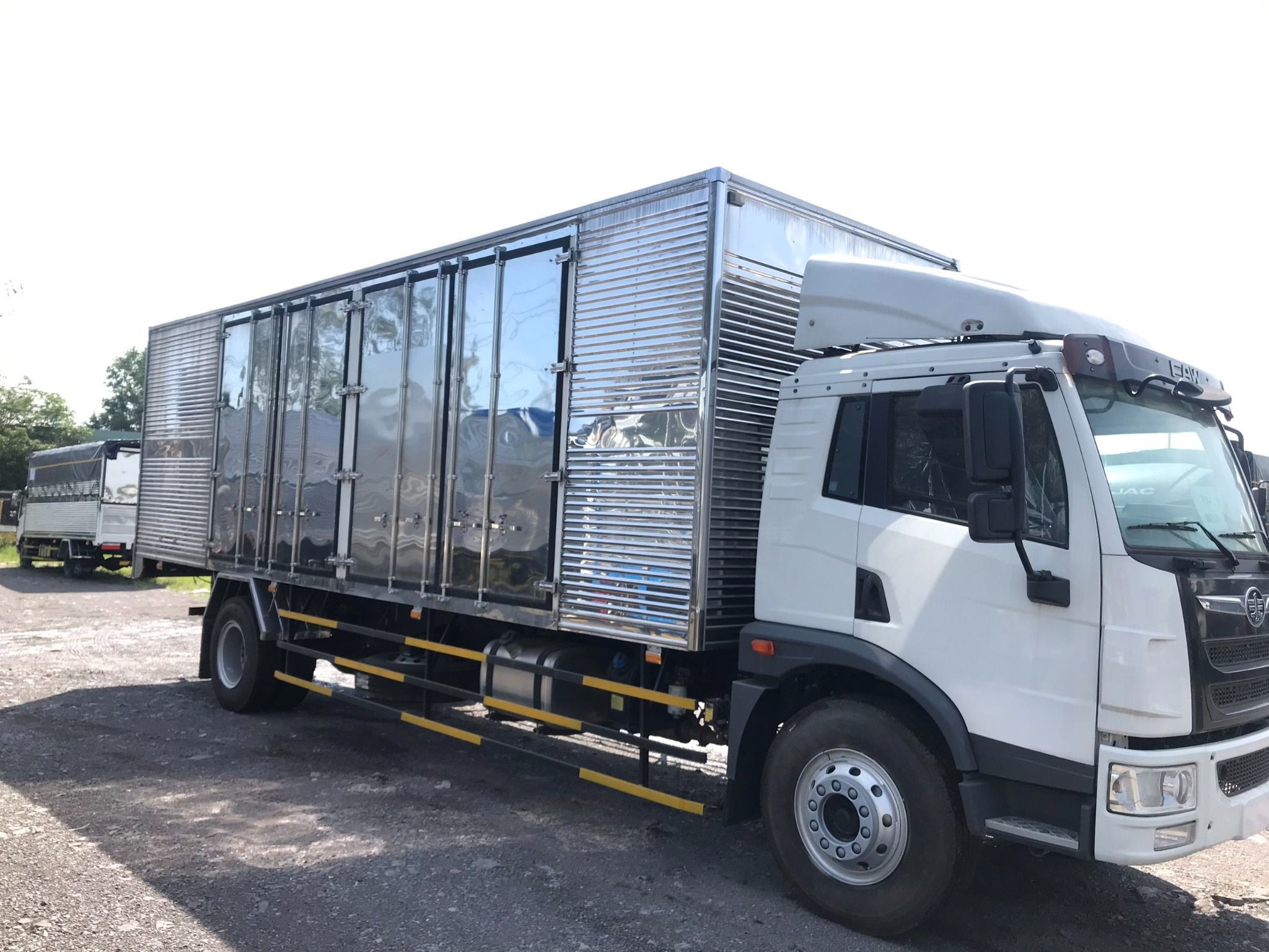 XE TẢI GP FAW 8.1 TẤN THÙNG KÍN 8.3 MÉT