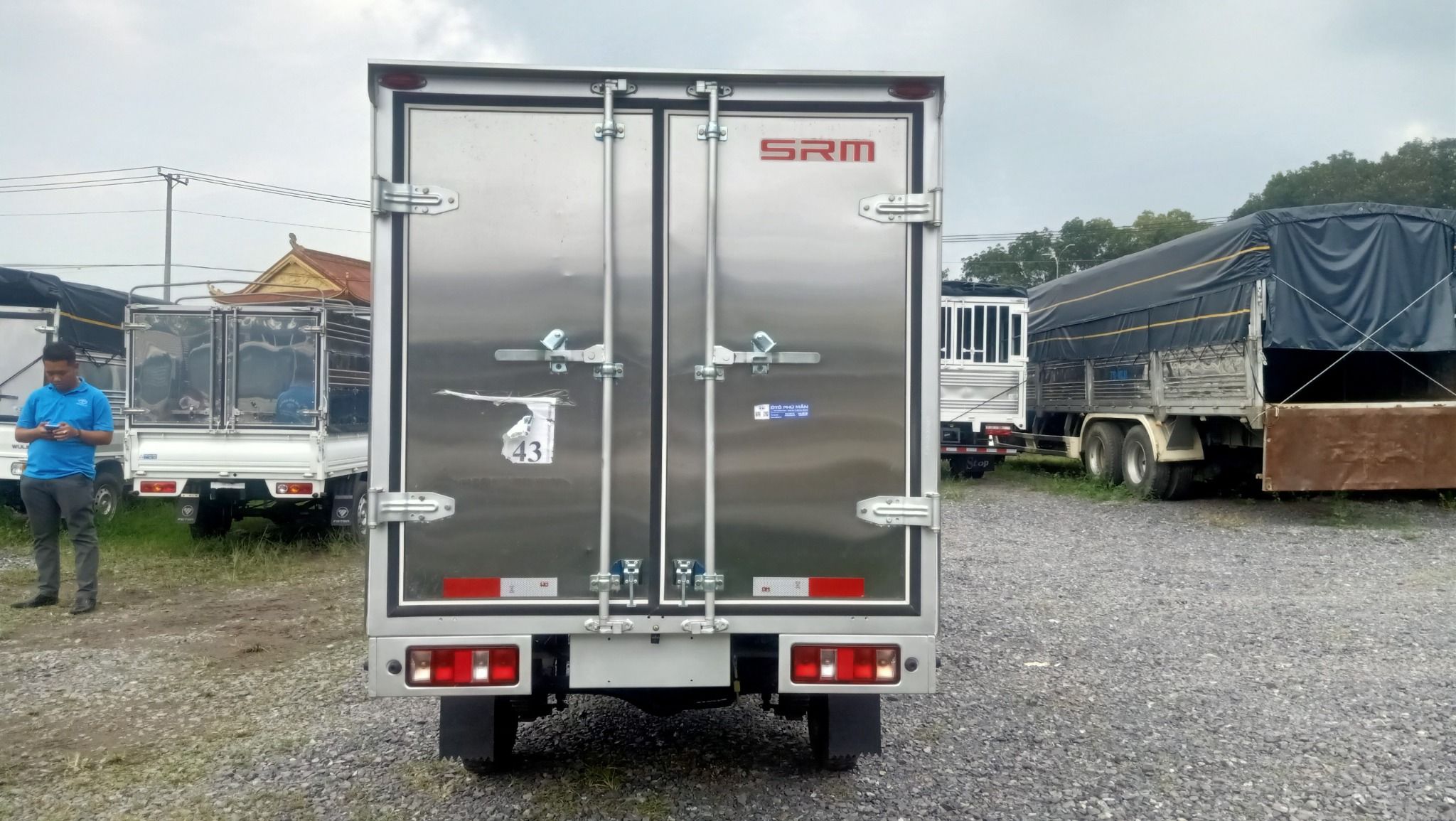 XE TẢI SRM T20A THÙNG KÍN 920KG