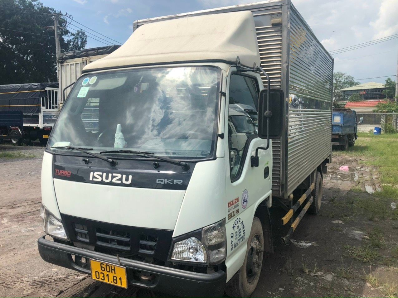XE TẢI CŨ ISUZU 1T9 THÙNG DÀI 4.3 MÉT ĐỜI 2017 GA CƠ