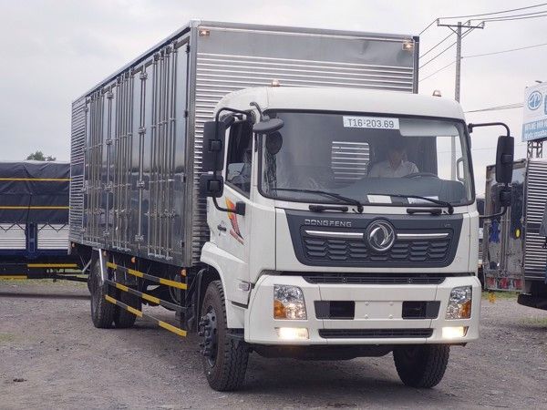 XE TẢI DONGFENG B180 8 TẤN THÙNG KÍN DÀI 9.7 MÉT