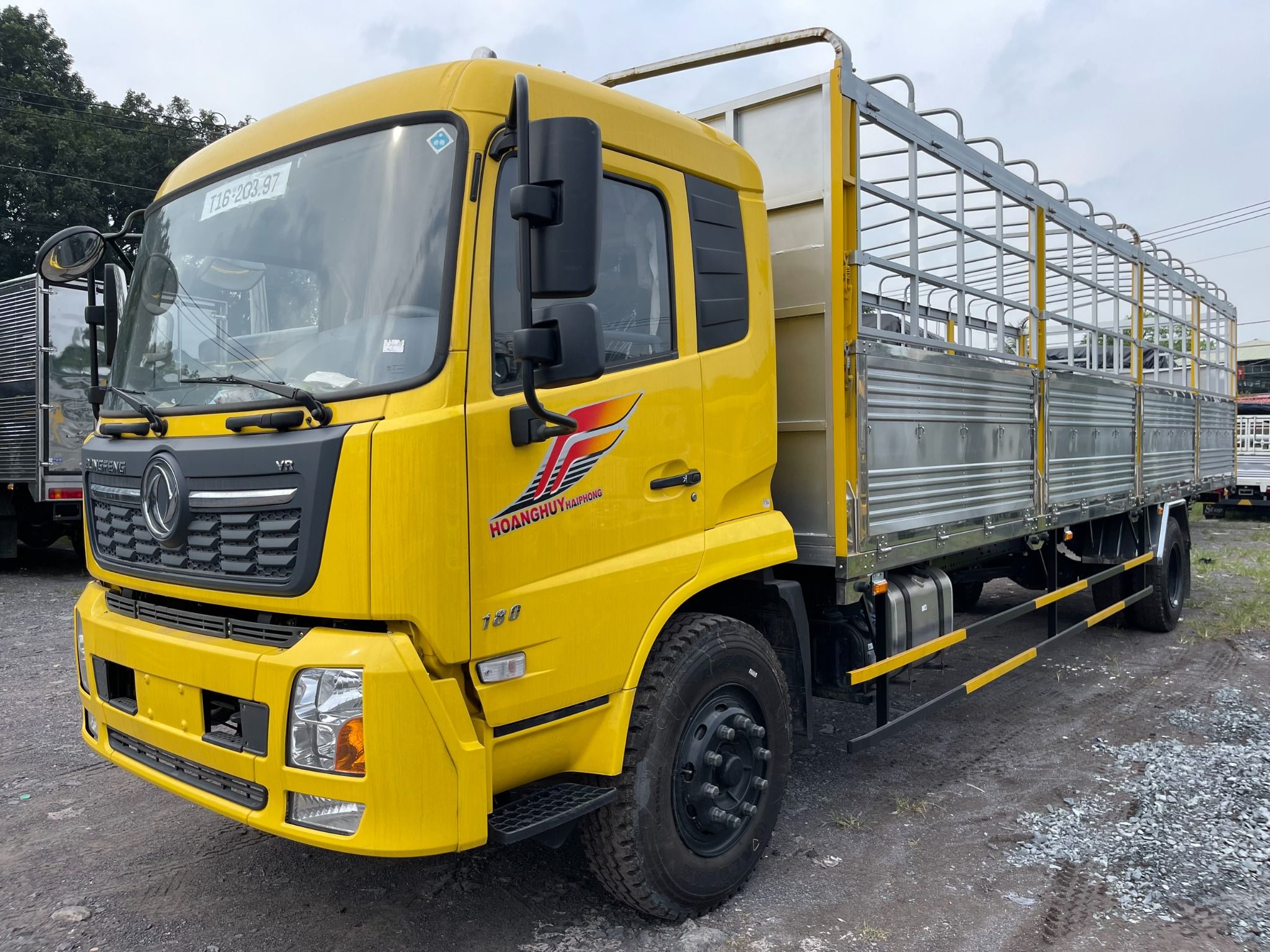 XE TẢI DONGFENG B180 8 TẤN THÙNG DÀI 9.5 MÉT
