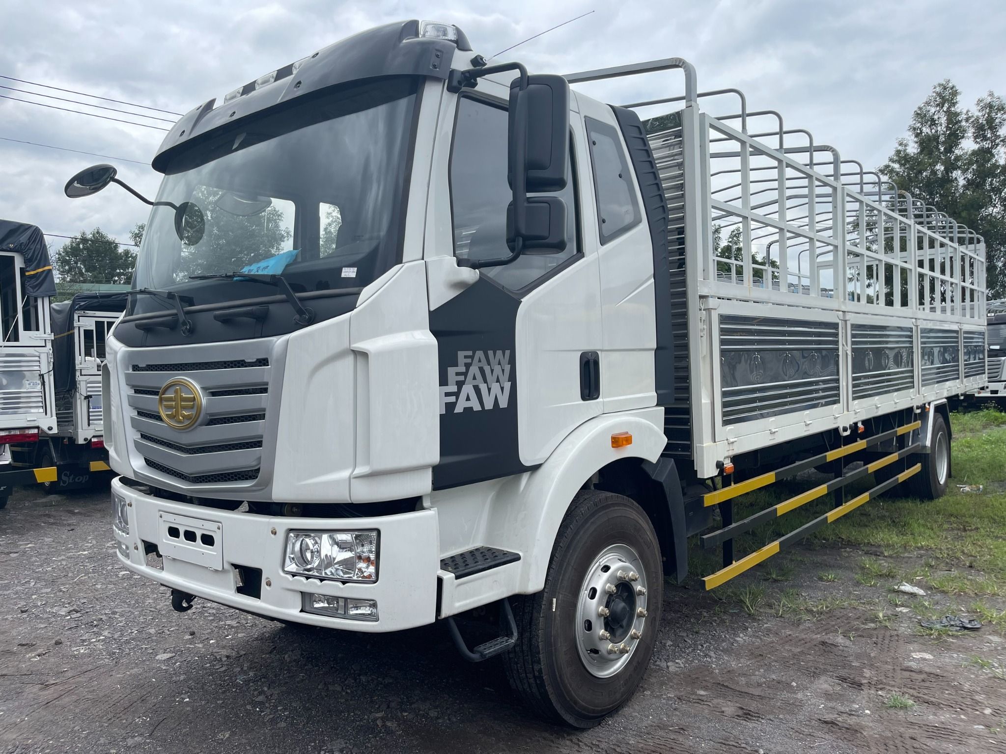 XE TẢI GP FAW 7.25 TẤN THÙNG MUI BẠT DÀI 9.7 MÉT