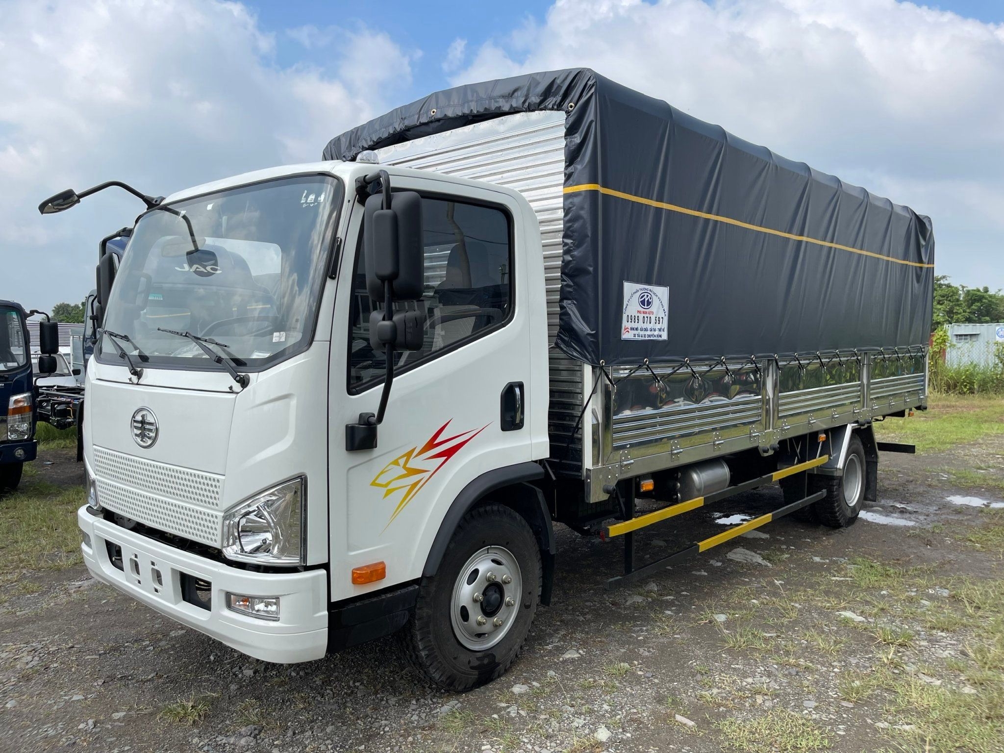 XE TẢI FAW TIGER 8 TẤN THÙNG DÀI 6,2 MÉT