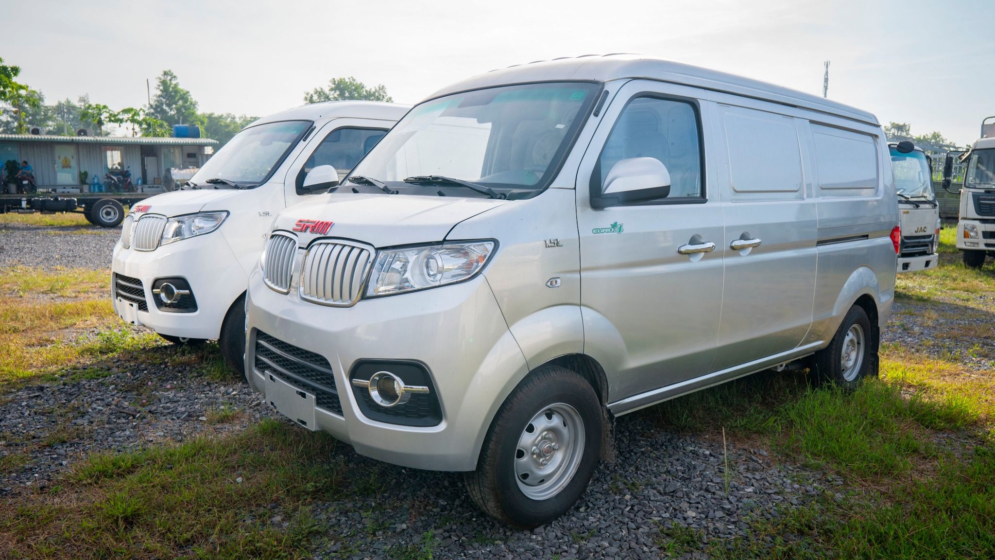 XE VAN SRM X30 2 CHỖ NGỒI 930KG KHÔNG CẤM GIỜ