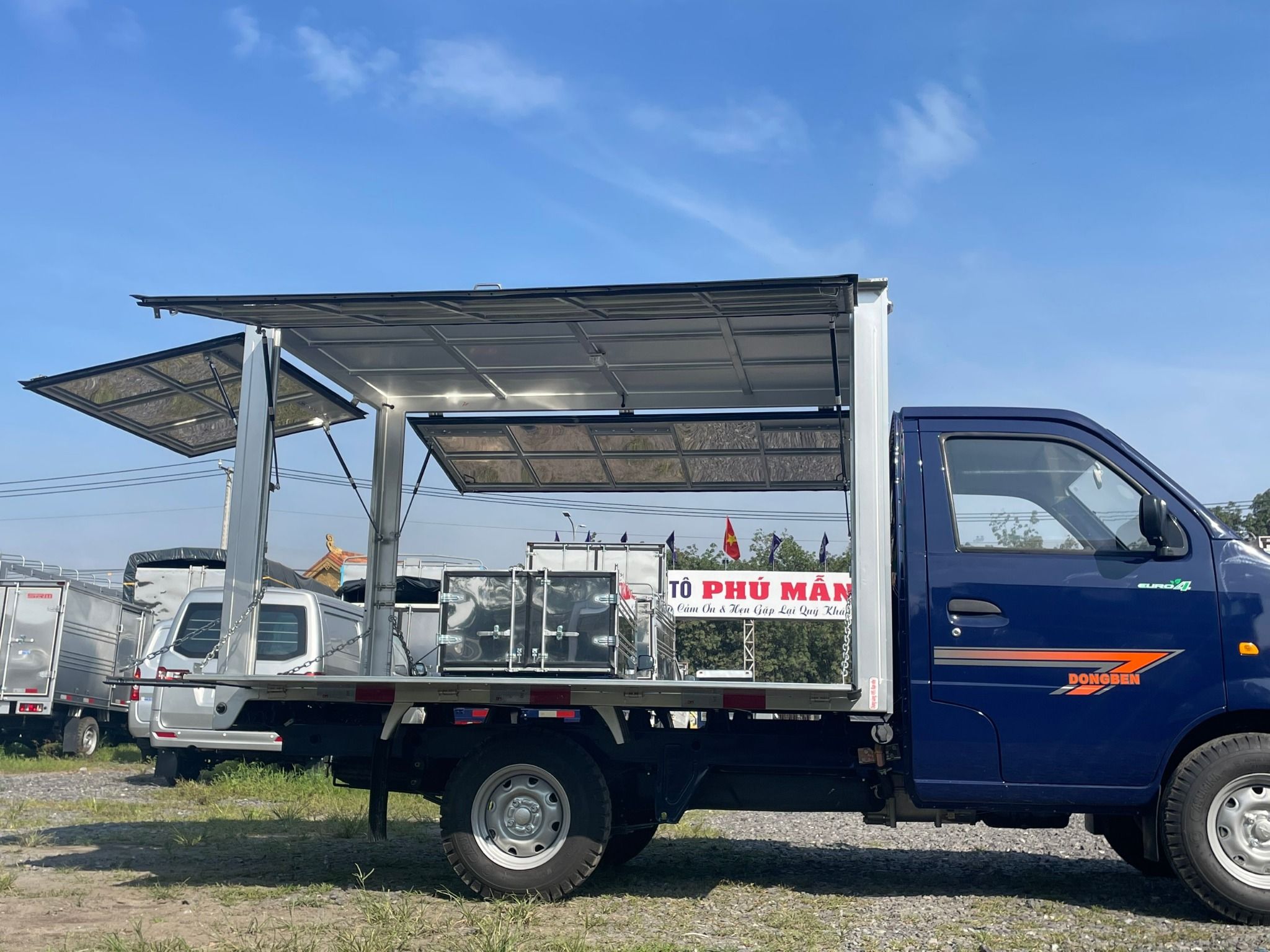 XE TẢI SRM K990 THÙNG KÍN CÁNH DƠI
