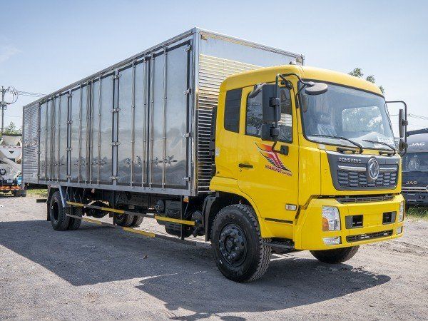 XE TẢI DONGFENG B180 8 TẤN THÙNG KÍN DÀI 9.7 MÉT