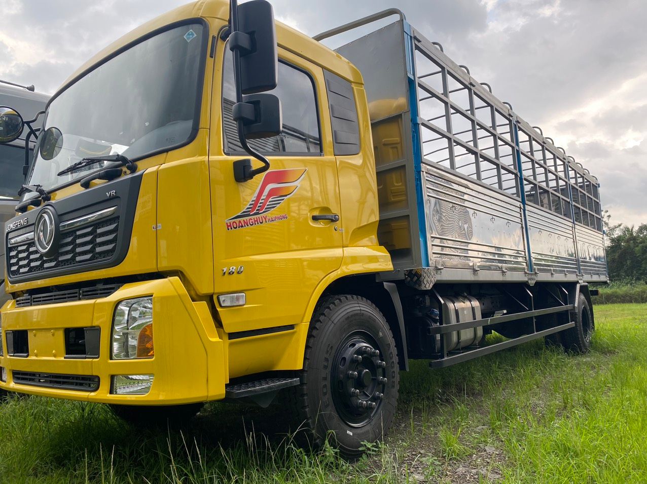 XE TẢI DONGFENG 9 TẤN THÙNG DÀI 8.2M