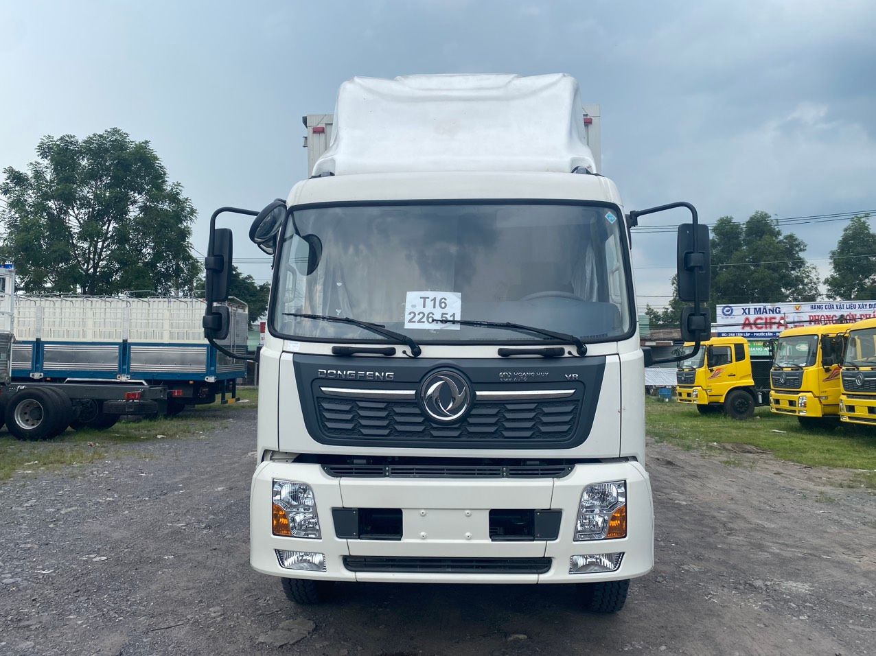 XE TẢI 8 TẤN CHỞ PALLET CHỨA CẤU KIỆN ĐIỆN TỬ DONGFENG B180