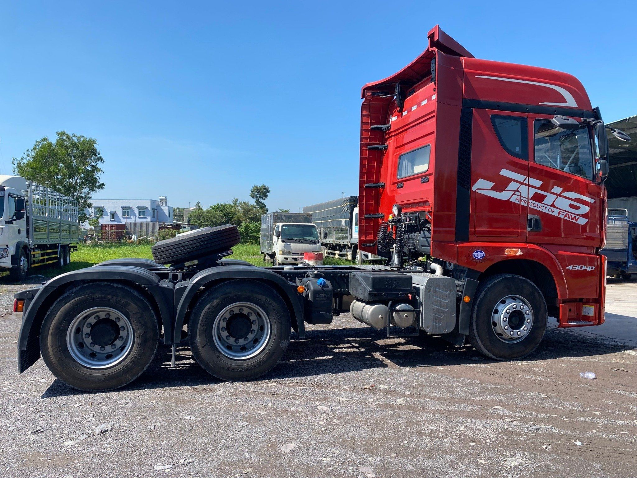 ĐẦU KÉO FAW JH6 430HP (2 CẦU) SỨC KÉO 38,5 TẤN