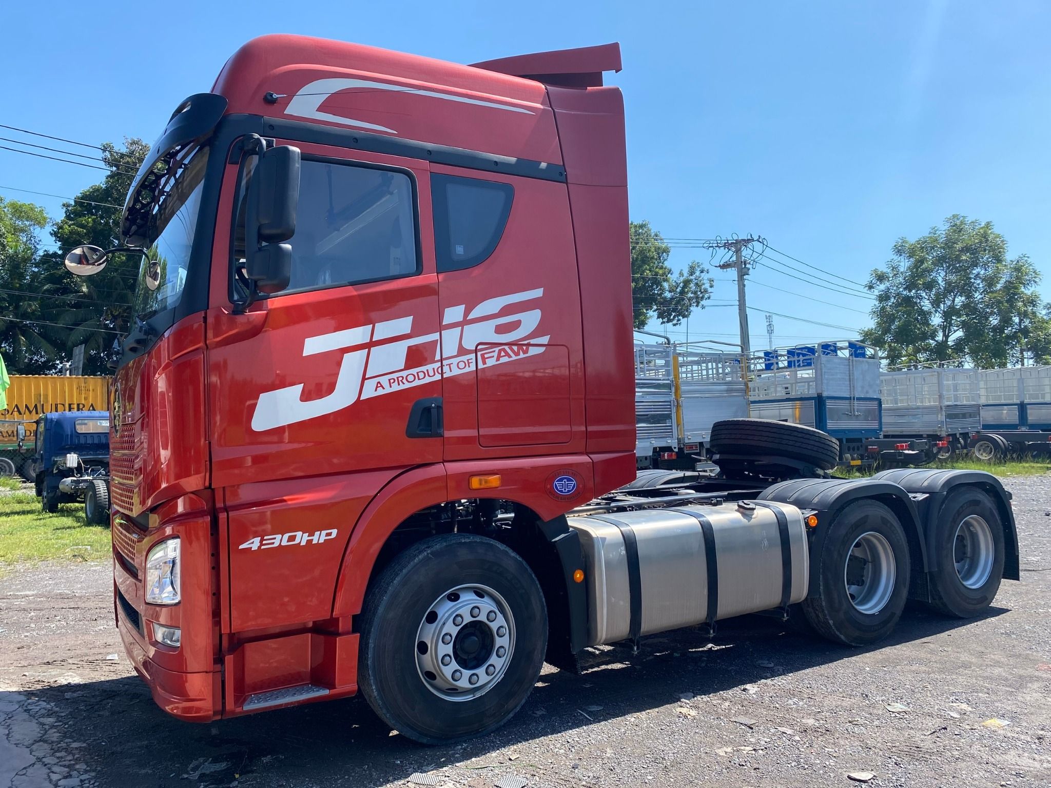 ĐẦU KÉO FAW JH6 430HP (2 CẦU) SỨC KÉO 38,5 TẤN