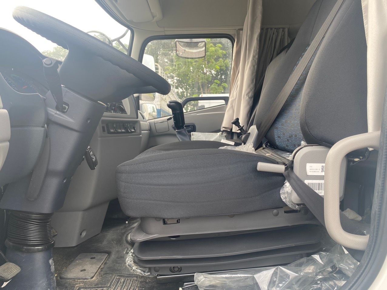 XE TẢI 8 TẤN CHỞ PALLET CHỨA CẤU KIỆN ĐIỆN TỬ DONGFENG B180
