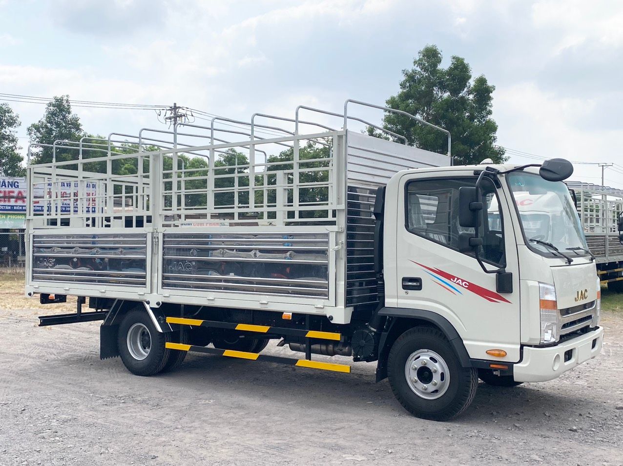 XE TẢI JAC 3T5 THÙNG 5,2 MÉT ĐỘNG CƠ ĐỨC