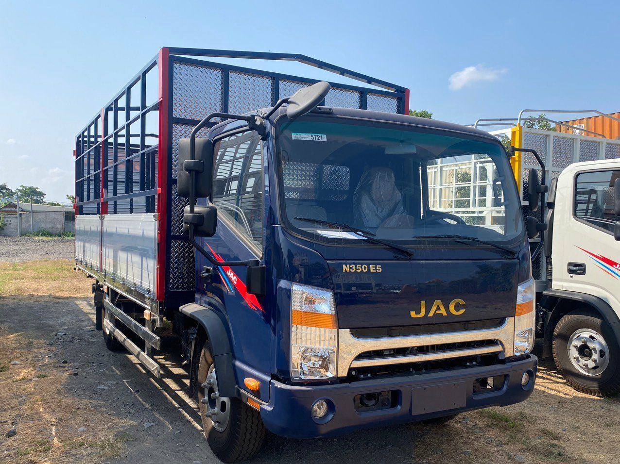 XE TẢI JAC 3T5 THÙNG 5,2 MÉT ĐỘNG CƠ ĐỨC