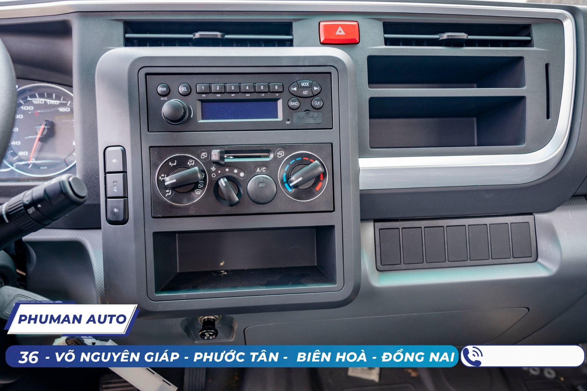 XE TẢI JAC N200S 1T9 THÙNG KÍN 4.4 MÉT