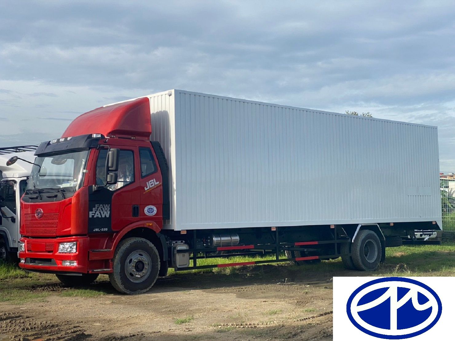 (Hot) XE TẢI FAW 8 TẤN THÙNG KÍN CONTAINER 3 CỬA HÔNG CAO 2M52 (FAW J6L220)