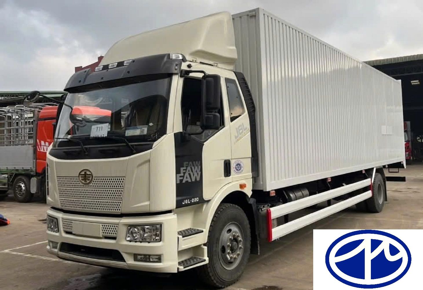 (Hot) XE TẢI FAW 8 TẤN THÙNG KÍN CONTAINER 3 CỬA HÔNG CAO 2M52 (FAW J6L220)