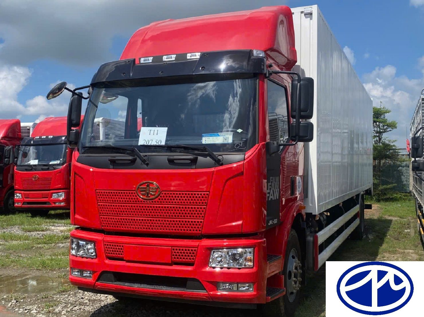 (Hot) XE TẢI FAW 8 TẤN THÙNG KÍN CONTAINER 3 CỬA HÔNG CAO 2M52 (FAW J6L220)