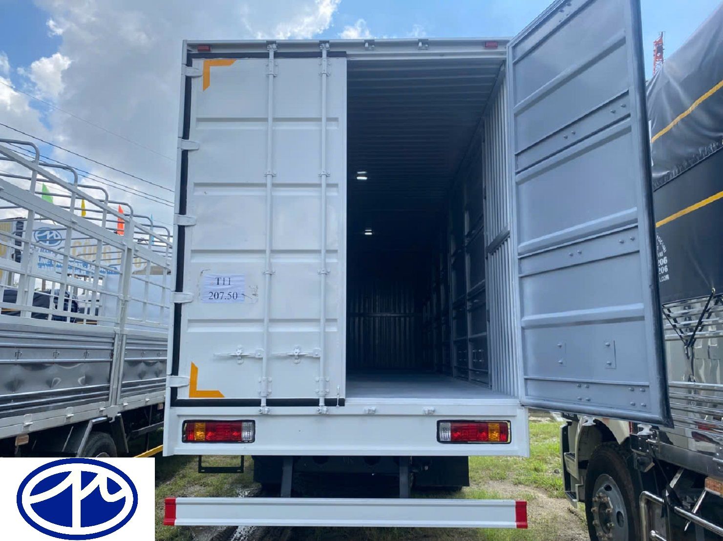 (Hot) XE TẢI FAW 8 TẤN THÙNG KÍN CONTAINER 3 CỬA HÔNG CAO 2M52 (FAW J6L220)