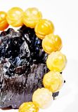  Lắc tay cẩm thạch tự nhiên trạm hoa sen màu vàng 8mm 