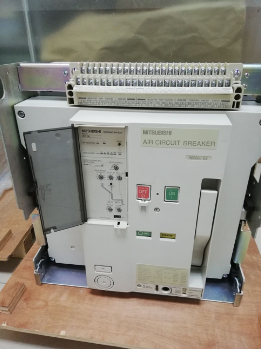 Mitsubishi AE2000SS SW 3P 4P