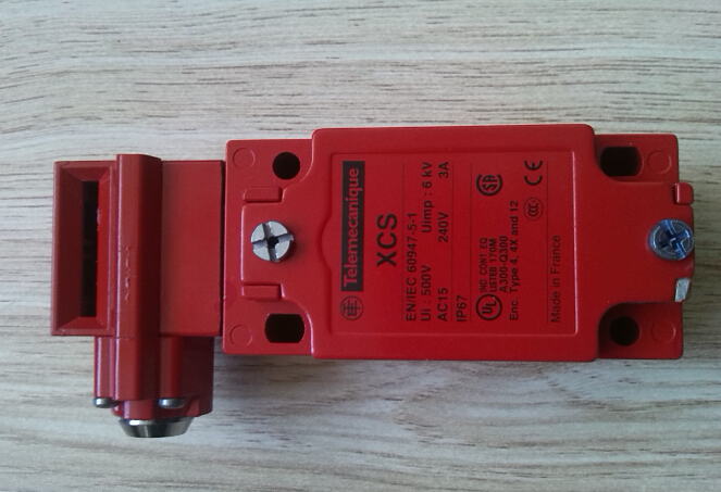 SCHNEIDER XCSZ03