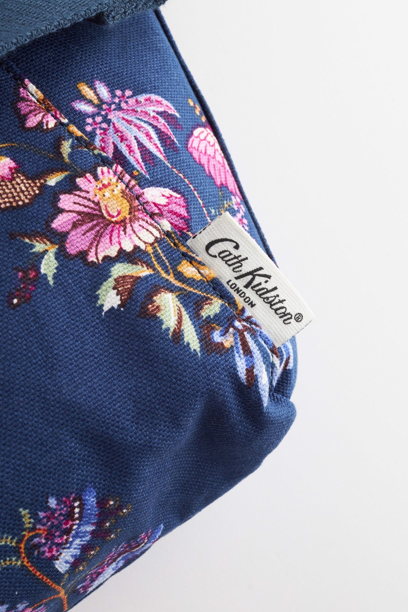 Túi đeo chéo/Compact Zipped Messenger - Friendship Bunch - Xanh Navy