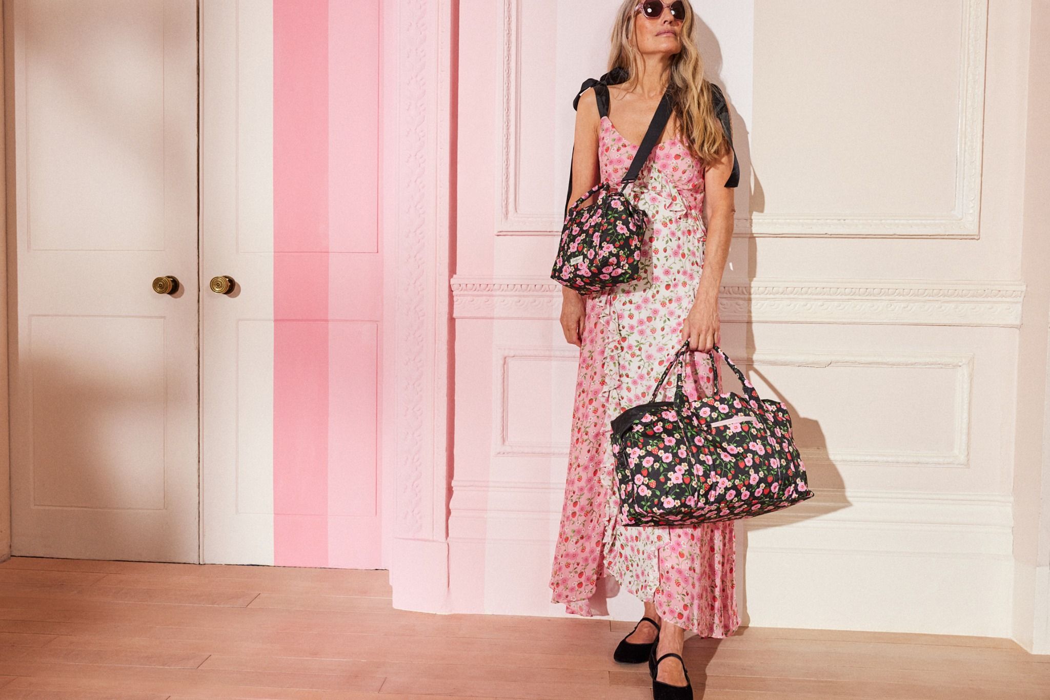 Túi đeo chéo/Travel Crossbody - Strawberry - Đen