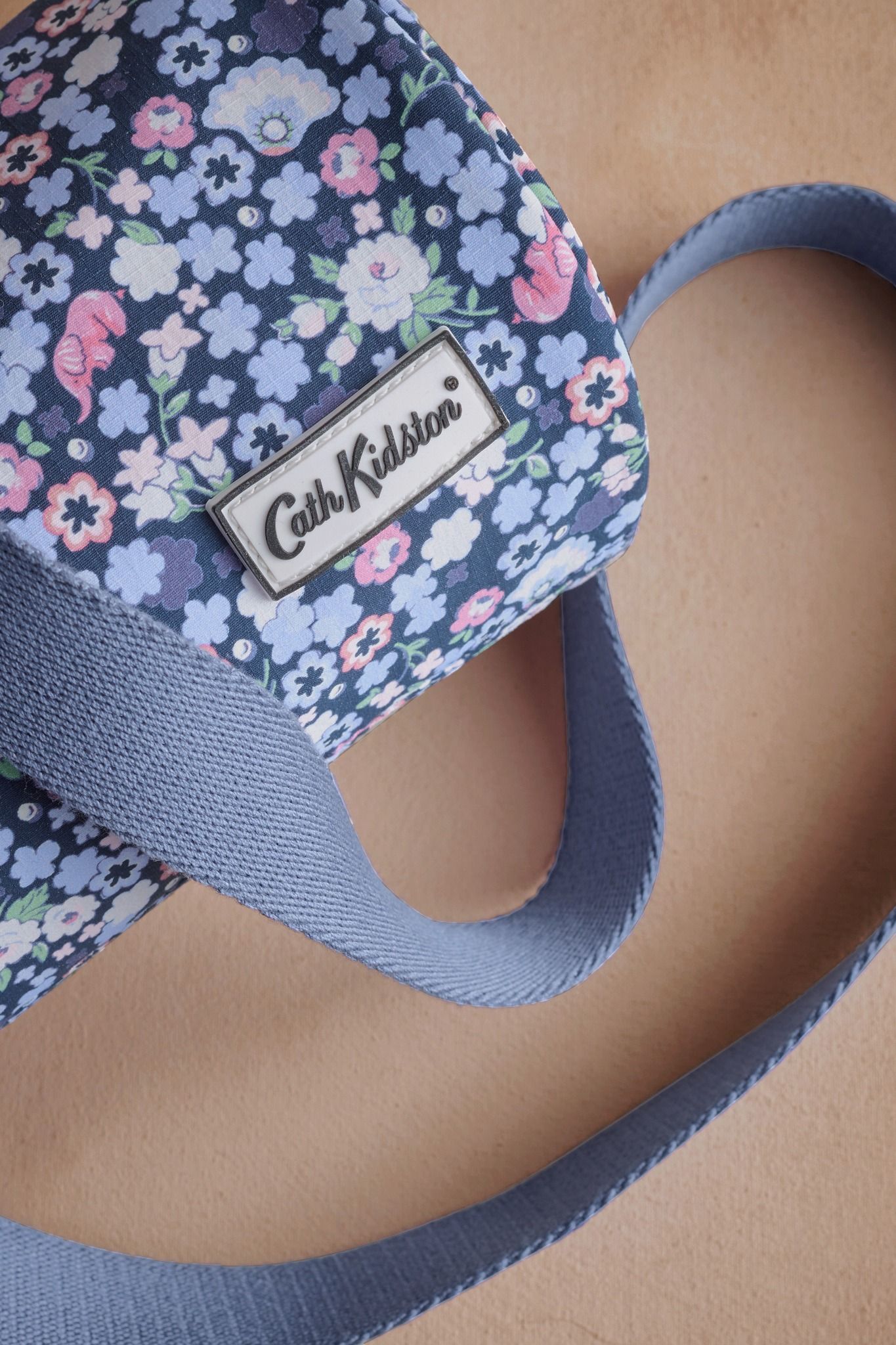 Túi đeo vai/Shoulder Bag - Dreamers Ditsy - Navy - AA2809