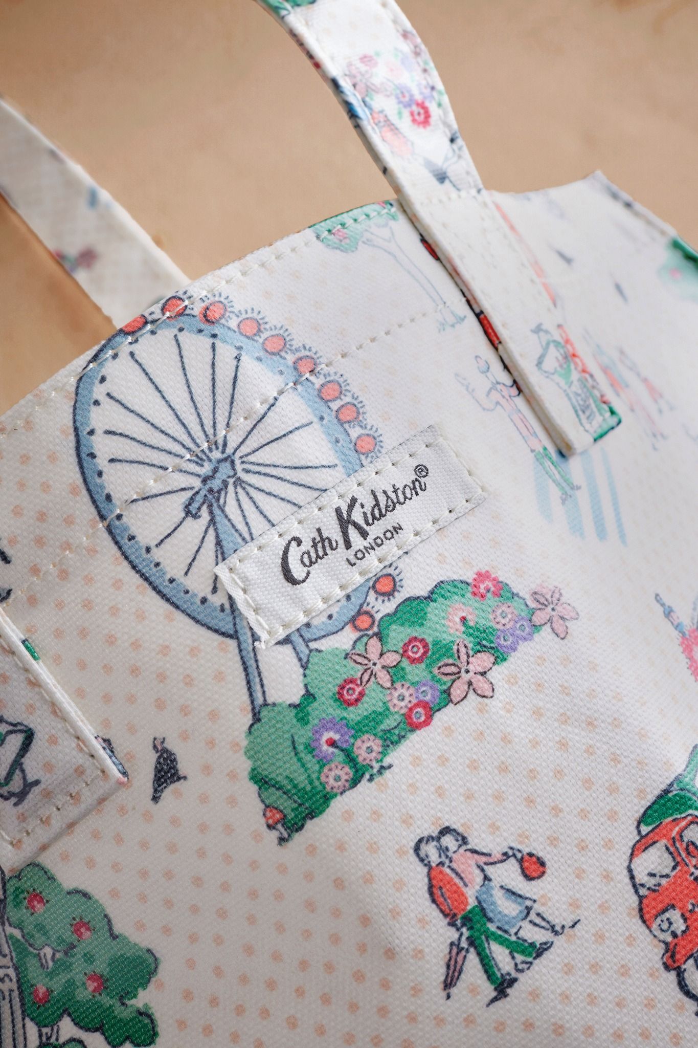 Túi đeo vai/Bookbag - Lovely London - Ecru - AA4027