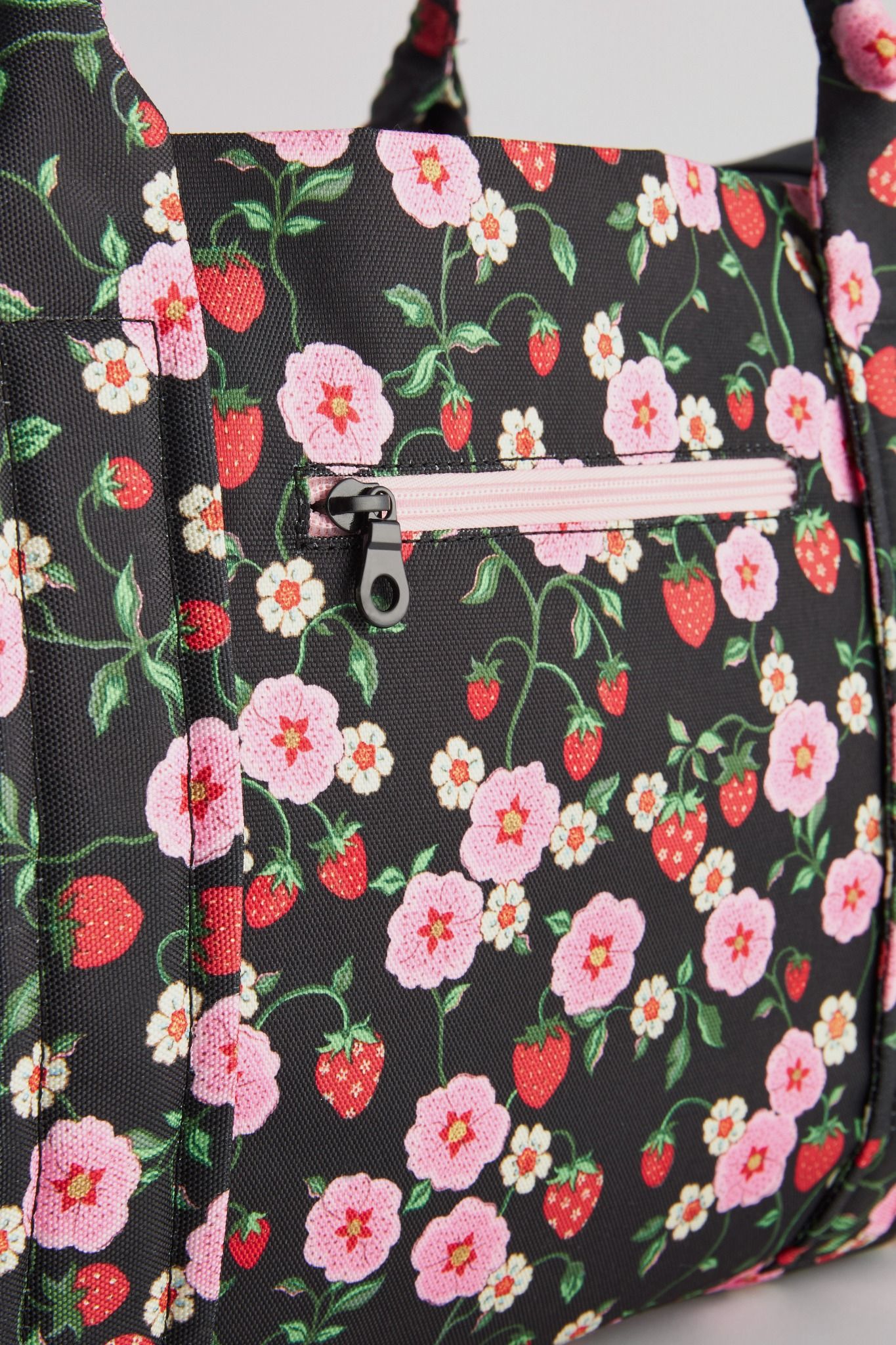 Túi du lịch/Travel holdall - Strawberry Small - Đen